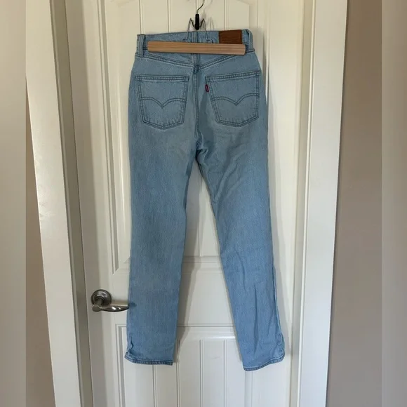 Levi Jeans. 70s high rise , slim straight - Picture 3 of 3